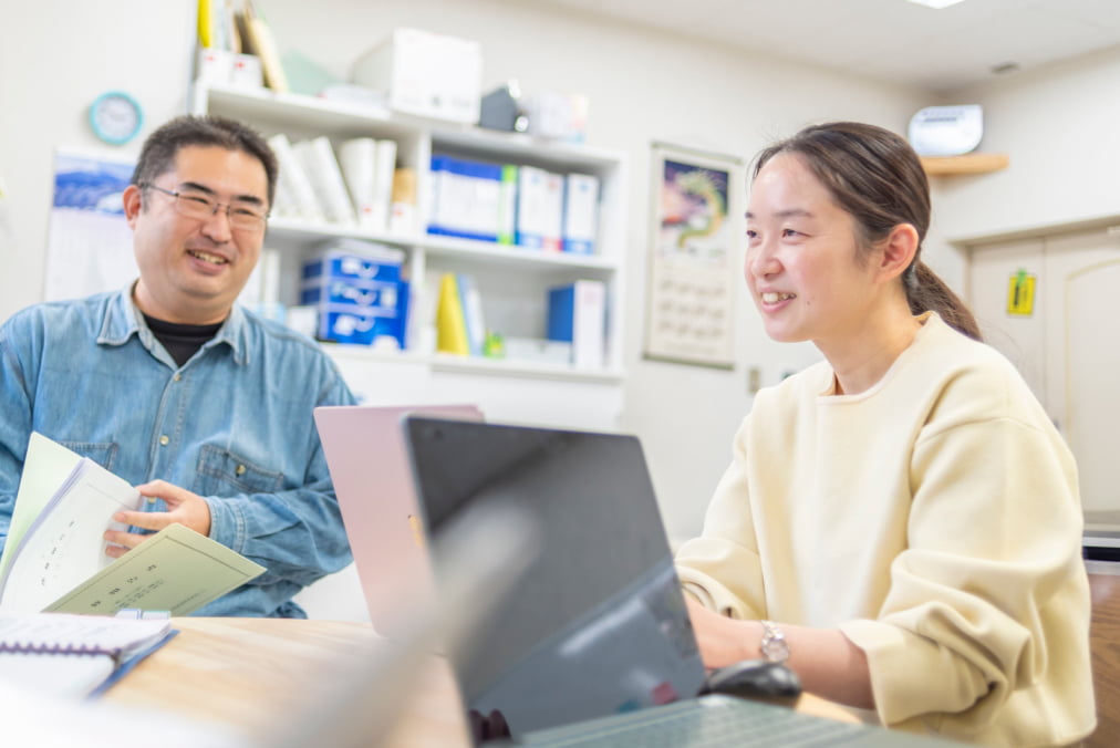 働く社員の様子